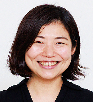 青木 里沙氏